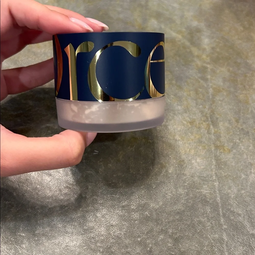 Orcé Cosmetics Come Closer Serum-Infused Setting Powder